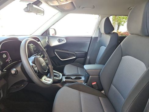 Used 2025 Kia Soul LX w/ LX Technology Package FWD image 21