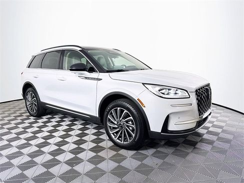 Used 2025 Lincoln Corsair Reserve w/ Equipment Group 202A image 10