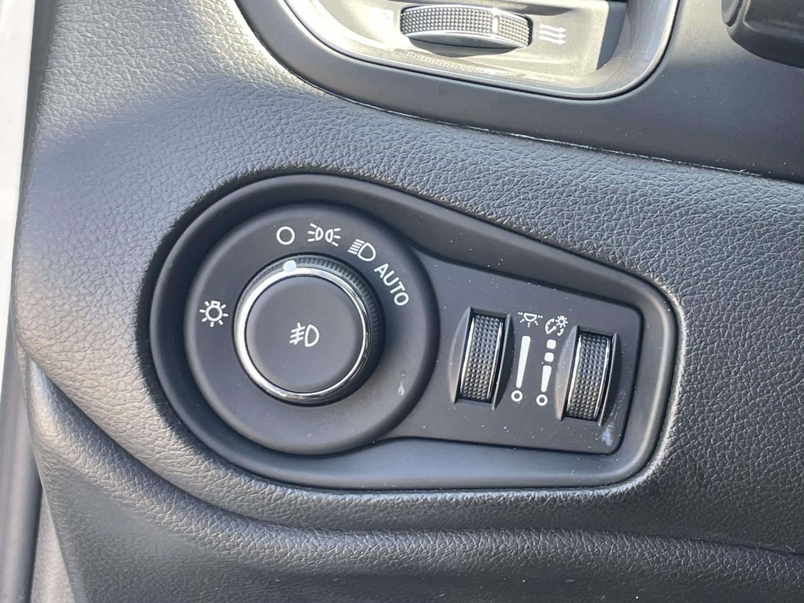 Used 2023 Jeep Renegade Limited AWD/4WD image 17