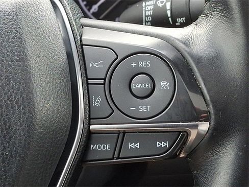 Used 2020 Toyota Camry XLE image 22