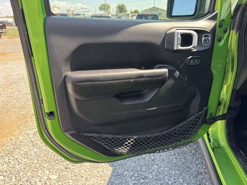 Used 2019 Jeep Wrangler Unlimited Rubicon w/ Cold Weather Group AWD/4WD image 23
