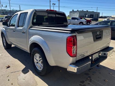 Used 2019 Nissan Frontier SV image 5