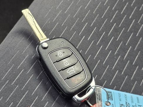 Used 2021 Hyundai Tucson SE AWD/4WD image 33