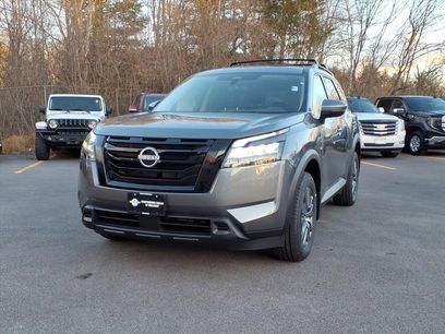 New 2025 Nissan Pathfinder SV w/ Black Appearance Package