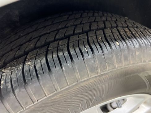 Used 2025 Chrysler Pacifica Select image 37