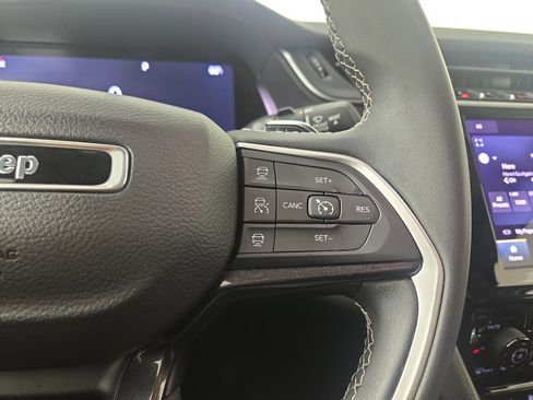 Certified 2023 Jeep Grand Cherokee L Laredo image 18