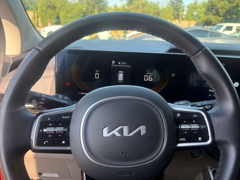 Used 2026 Kia Carnival FWD image 30