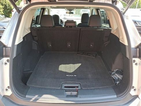 Used 2023 Nissan Rogue SV w/ SV Premium B Package image 33