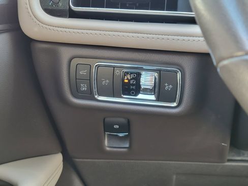 Used 2022 Lincoln Nautilus AWD w/ Premium Package image 12