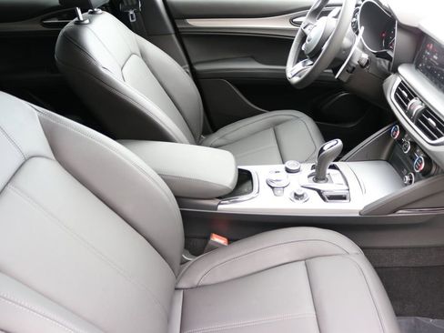 New 2025 Alfa Romeo Stelvio Sprint image 40