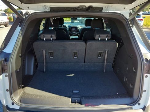 Used 2022 Chevrolet Traverse LT image 9