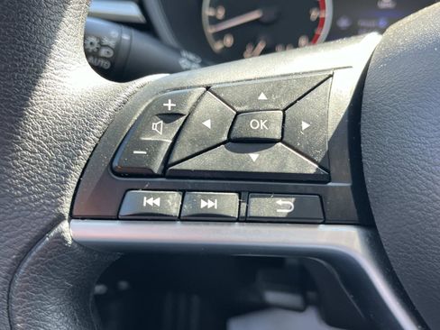 Used 2024 Nissan Altima 2.5 SV AWD/4WD image 29