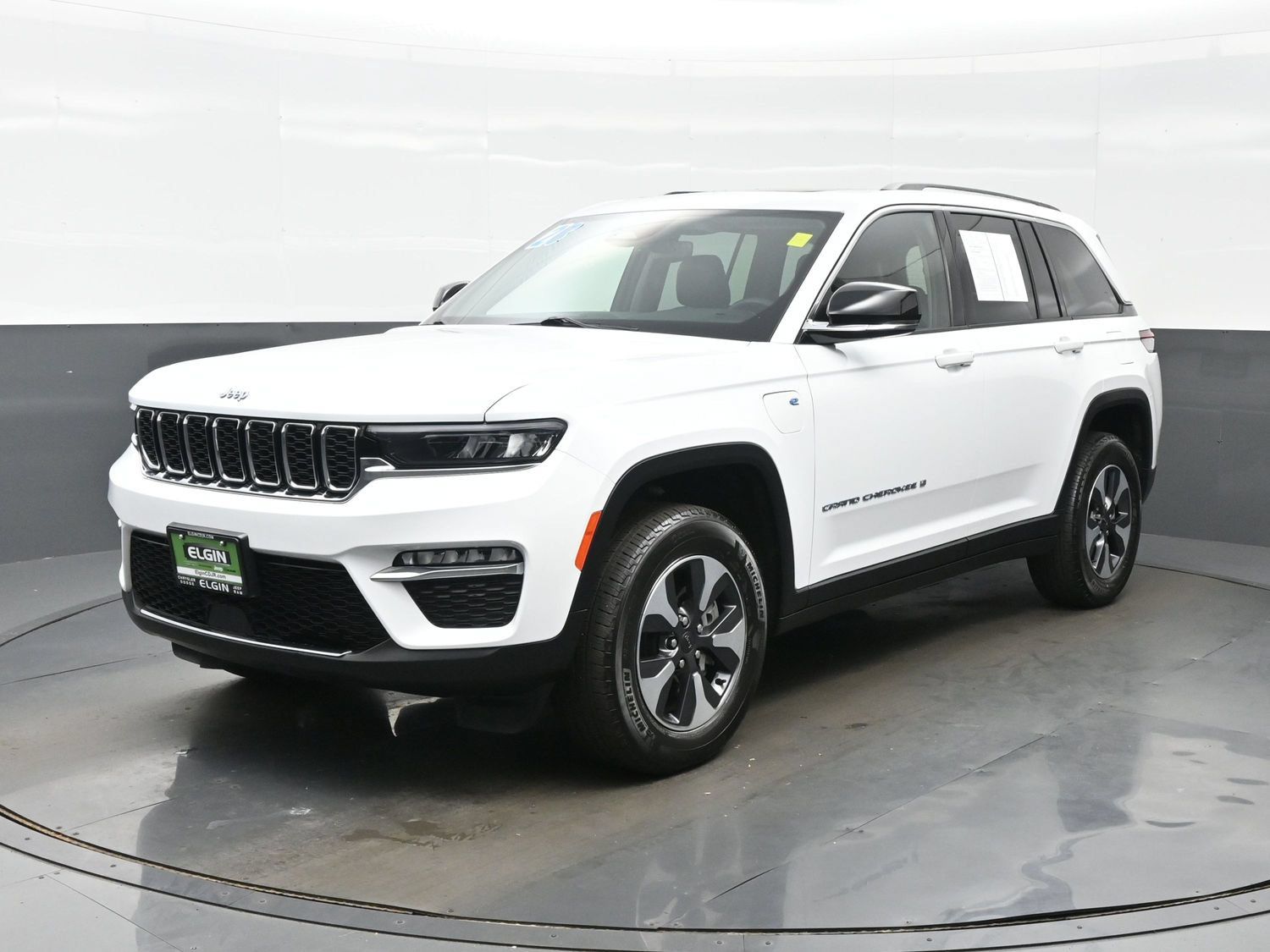 Used 2023 Jeep Grand Cherokee 4WD 4xe image 2