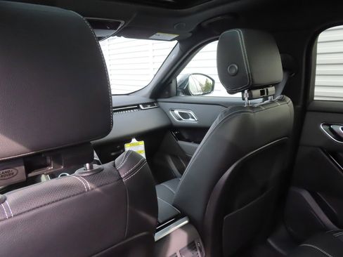 Used 2023 Land Rover Range Rover Velar R-Dynamic S image 7