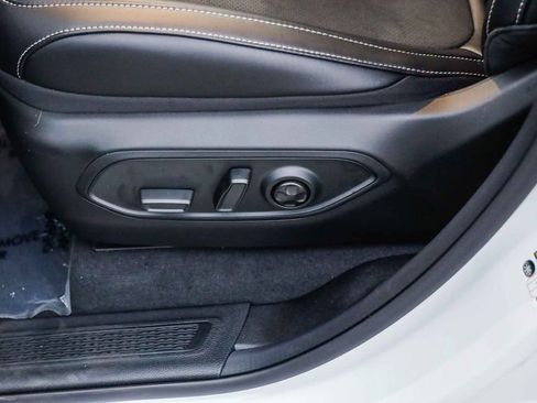 New 2025 Jeep Grand Cherokee Altitude image 23