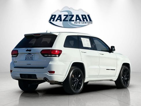 Used 2021 Jeep Grand Cherokee Laredo X image 3