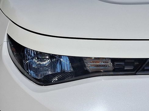 Used 2023 Kia Soul LX FWD image 10
