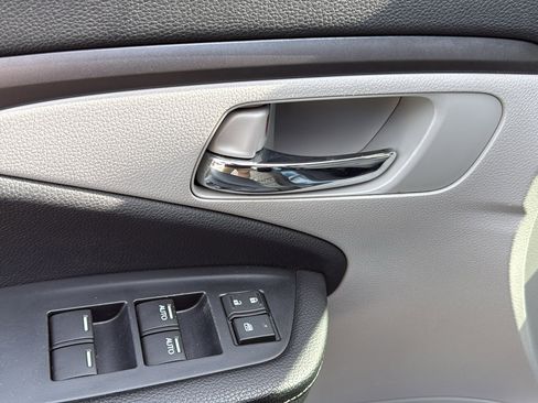 Used 2021 Honda Pilot EX image 11