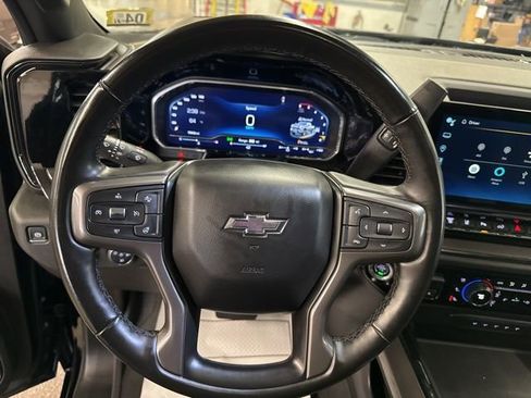 Used 2024 Chevrolet Silverado 2500 ZR2 w/ Technology Package AWD/4WD image 12