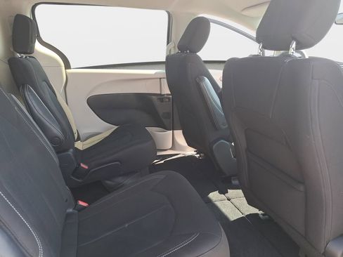 Used 2023 Chrysler Voyager LX FWD image 12