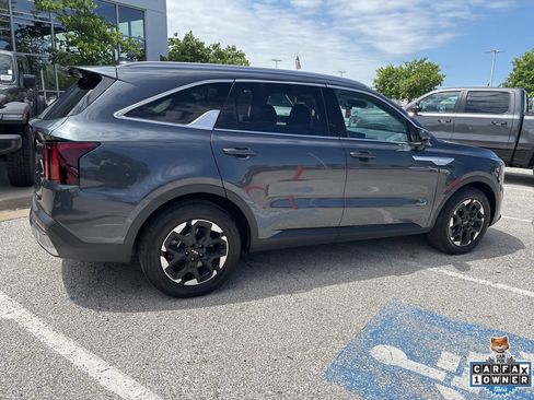 Used 2024 Kia Sorento S FWD image 28