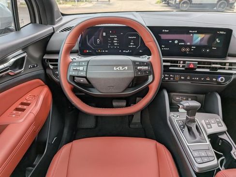 New 2026 Kia Sportage SX FWD image 18