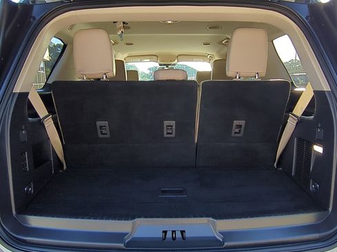 Used 2024 Ford Expedition XLT image 13