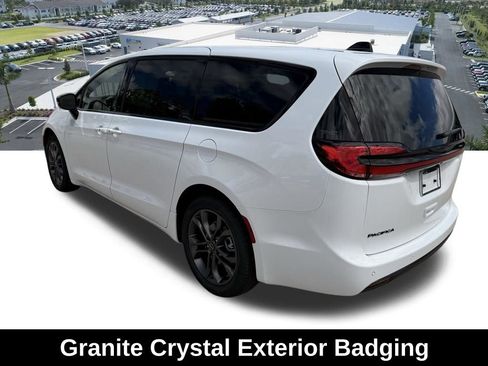 New 2026 Chrysler Pacifica Select FWD image 6
