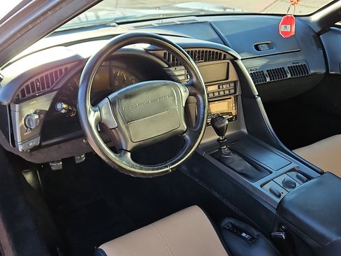 Used 1991 Chevrolet Corvette image 10