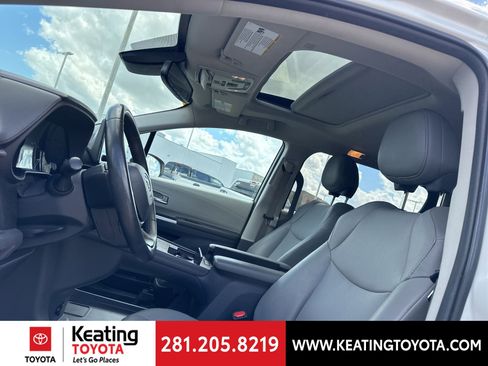 Used 2024 Toyota Sienna XLE image 15