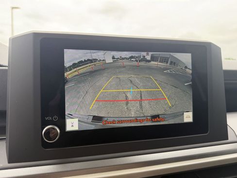 Used 2024 Toyota Tacoma SR5 AWD/4WD image 28