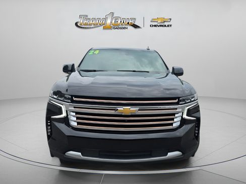 Used 2024 Chevrolet Suburban High Country RWD image 2