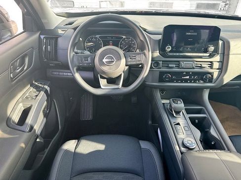 New 2025 Nissan Pathfinder S image 24