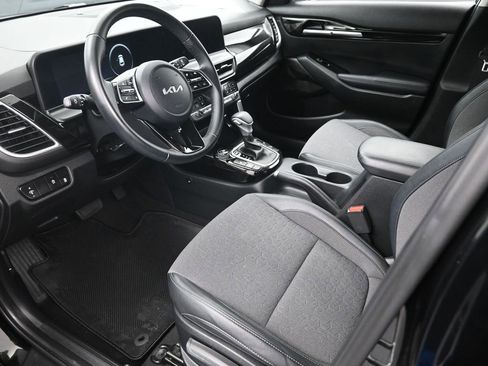 Used 2024 Kia Seltos S image 9