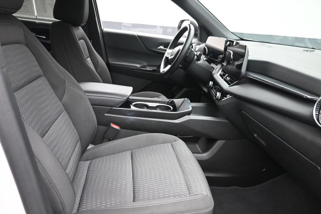 Used 2025 Chevrolet Equinox LT AWD/4WD image 9