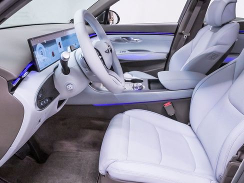 Certified 2026 Genesis GV70 2.5T Advanced image 9