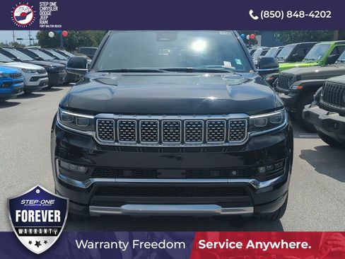 Used 2023 Jeep Grand Wagoneer Series III AWD/4WD image 9