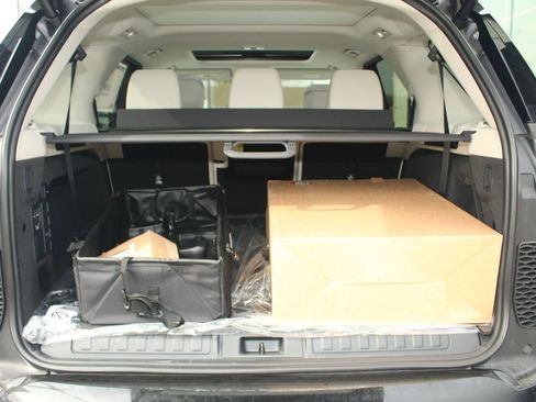 New 2026 Land Rover Discovery Dynamic SE AWD/4WD image 12