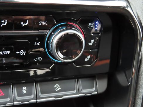 Certified 2025 GMC Sierra 1500 AT4 w/ AT4 Preferred Package AWD/4WD image 7