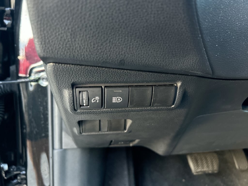 Certified 2025 Toyota Corolla Cross LE FWD image 13