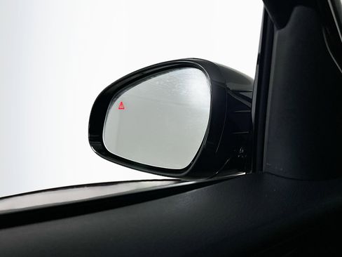 Used 2025 Genesis G70 2.5T image 16