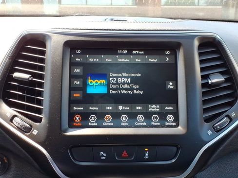 Used 2021 Jeep Cherokee Latitude Lux w/ Comfort/Convenience Group AWD/4WD image 15
