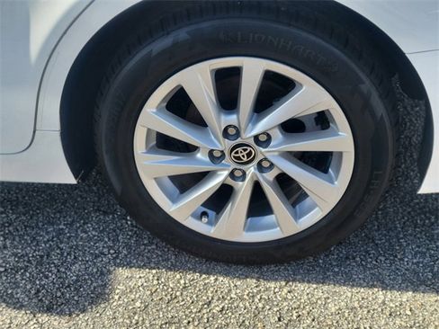 Used 2022 Toyota Camry LE image 7