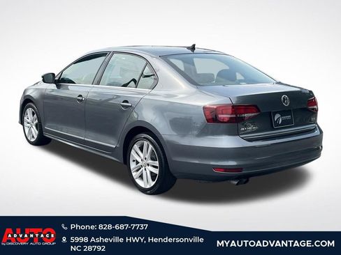 Used 2017 Volkswagen Jetta SEL image 3
