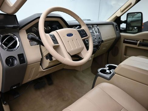Used 2010 Ford F250 Lariat image 12