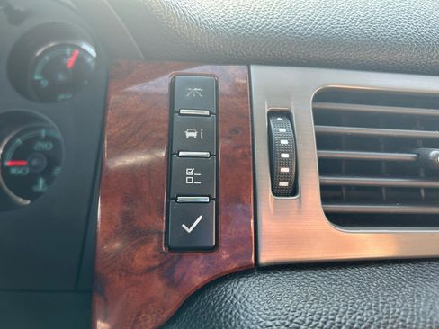 Used 2010 Chevrolet Avalanche LT w/ Regional Value Package image 22