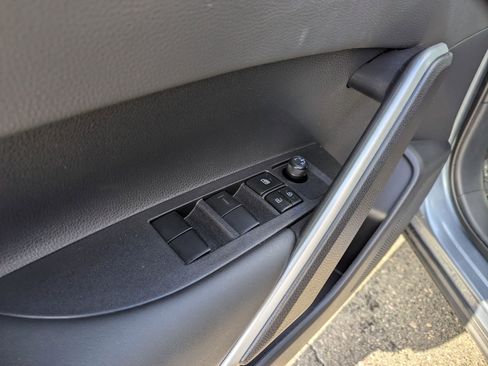 Used 2025 Toyota Corolla Cross XLE image 18