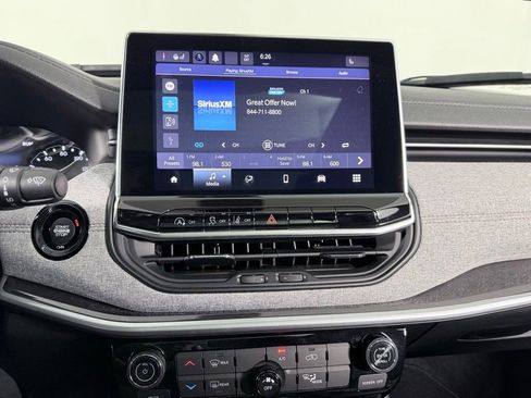 Used 2023 Jeep Compass Latitude w/ Sun and Sound Group image 16