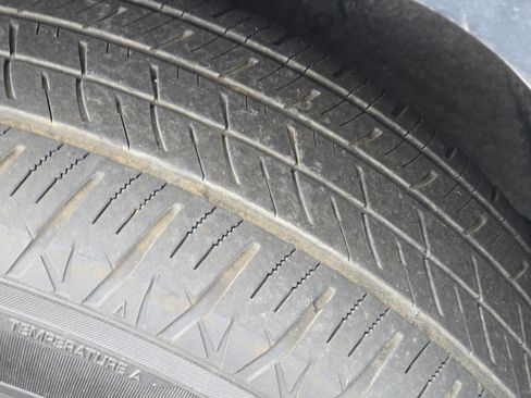 Used 2022 Toyota RAV4 XLE Premium image 24