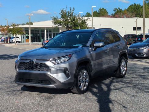 Used 2019 Toyota RAV4 Limited image 1